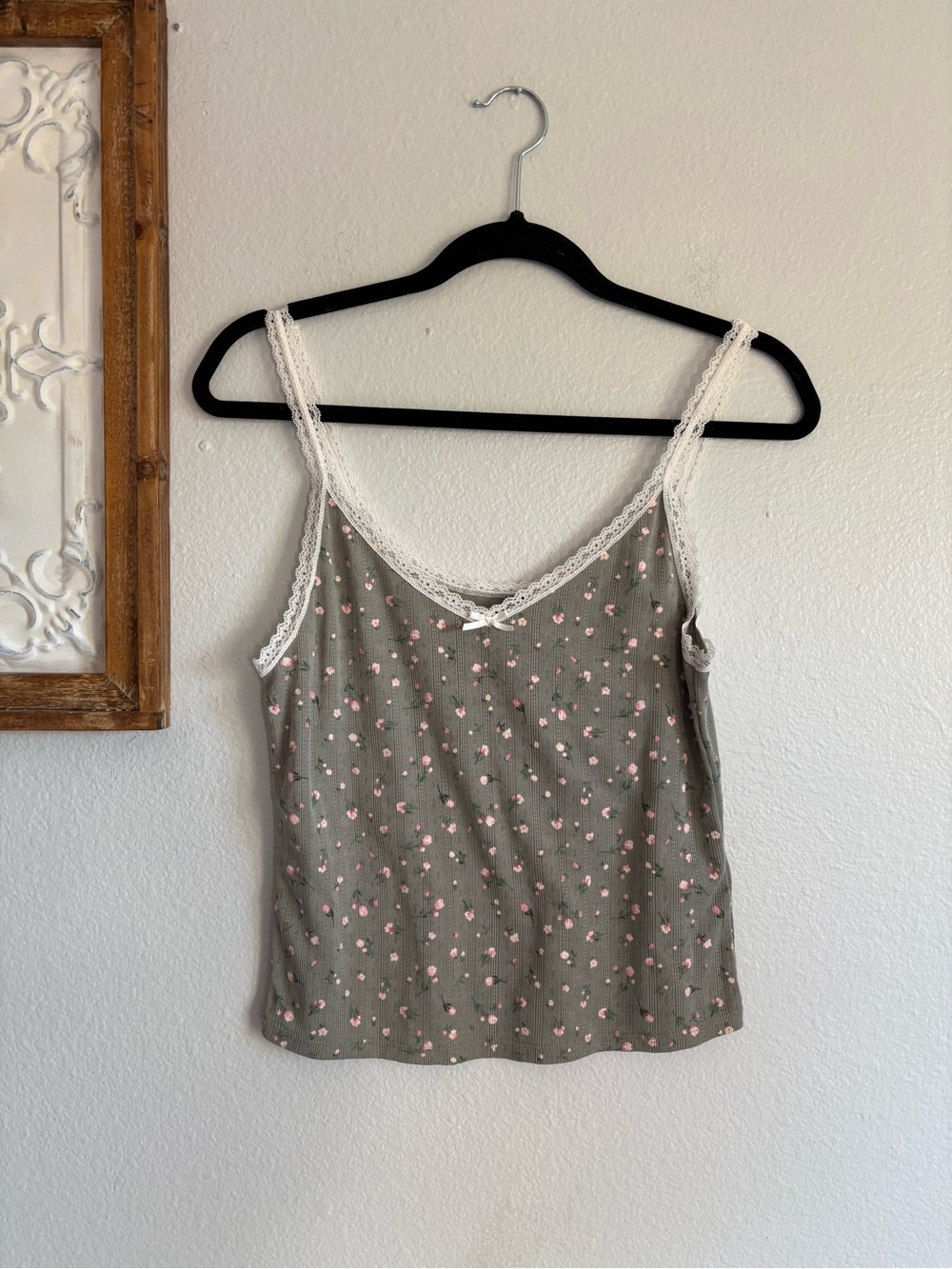 H&M DIVIDED women tank top short cami sz large sage green floral lace detail bow